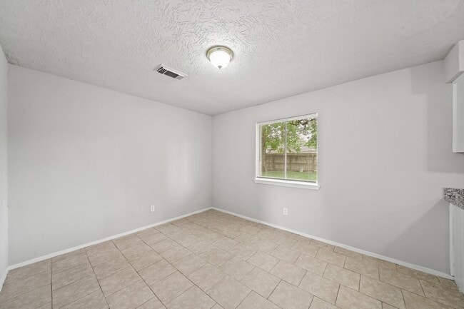 Photo - 303 Hearthside Cir