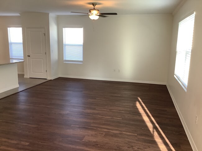 Photo - 807 Wiltonway Dr