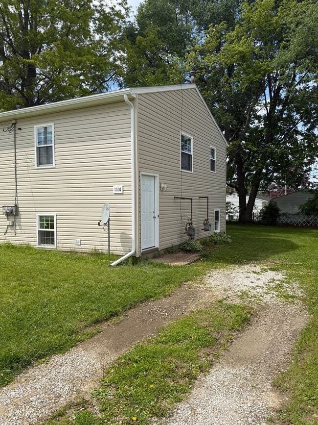 Building Photo - One Bedroom Duplex