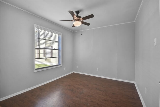 Photo - 1511 Broadmoor Dr Unit B