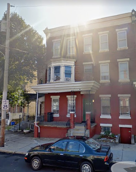 Building Photo - 4176 Poplar St Rental