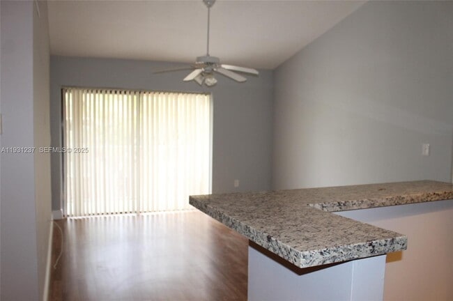 Photo - 7135 NW 179th St Unidad 302