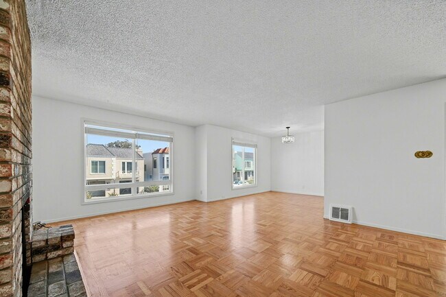 Photo - 72 Huntington Dr