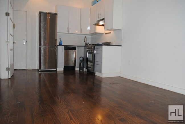 Photo - EASTERN PARKWAY / NO FEE / Spacious 2-Bed 1-Bath Crown Heights / Prospect Park Unit 1A
