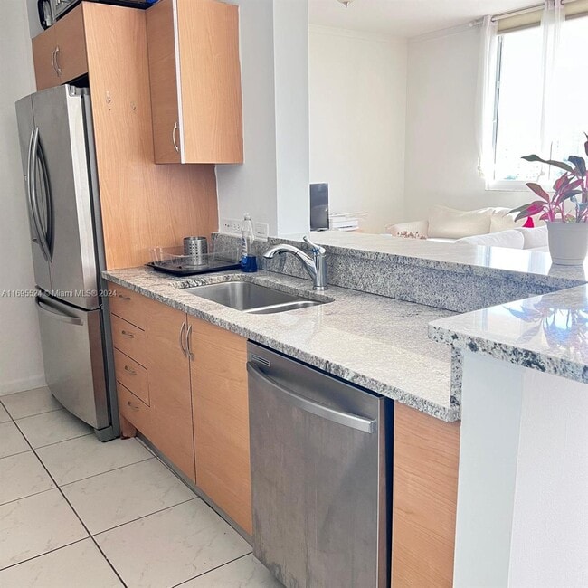 Building Photo - 2775 NE 187th St Unit PH18