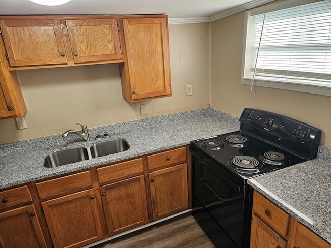 Photo - 714 E Bell St