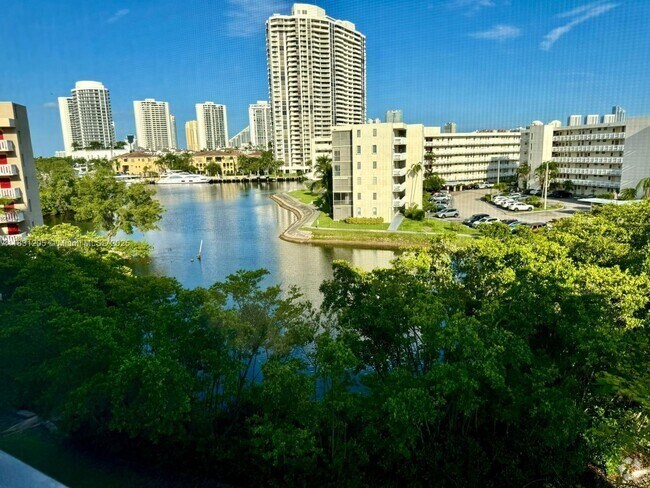 Building Photo - 2930 Point E Dr Unit E512 Rental