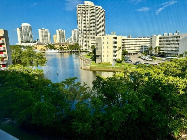 Building Photo - 2930 Point E Dr Unit E512 Rental