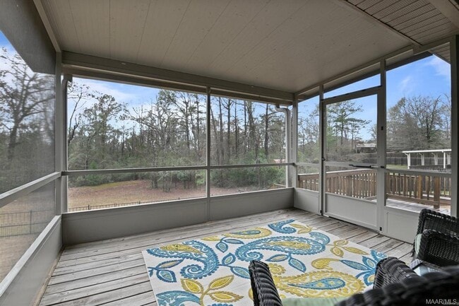 Photo - 215 Winchester Way