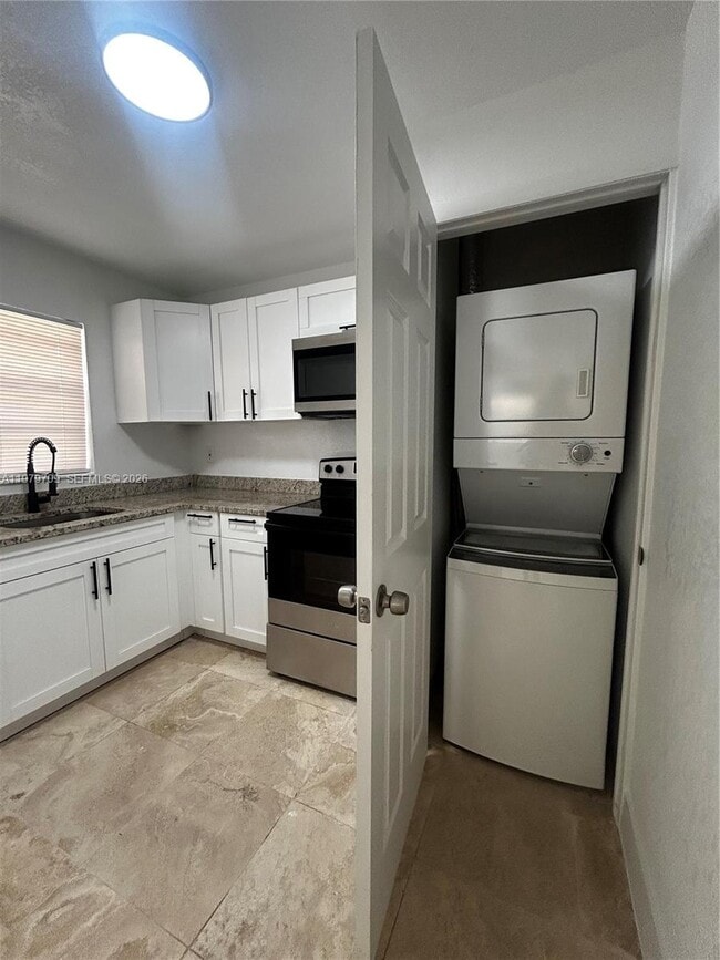 Building Photo - 916 SW 10th St Unit 1-3