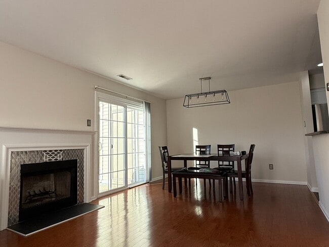 Photo - 481 Stoneglen St