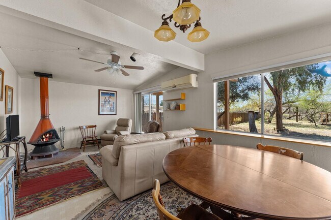 Photo - 757 Oleander St