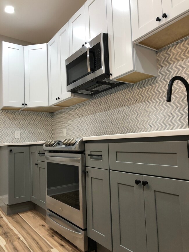 Lots of Counterspace - 1848 N 23rd St Unit 1