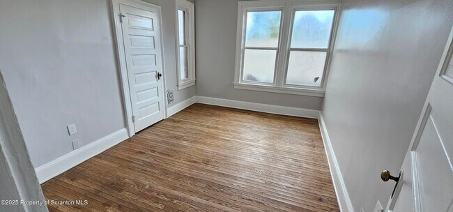 Photo - 123 Oak St