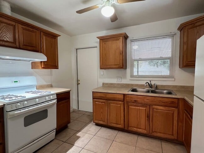 Photo - 2512 Edwards Ave