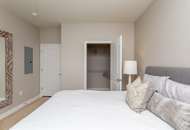 2BR, 2BA - 1053 SF