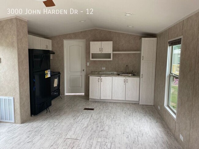 Photo - 3000 John Harden Dr