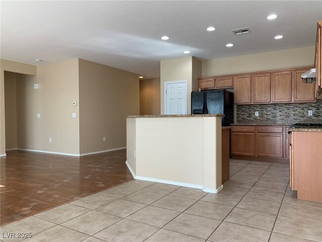 Building Photo - 7404 Petrel St Rental