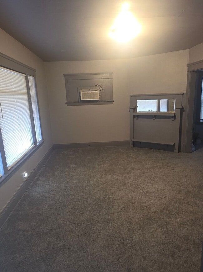 Photo - 650 E 130th St