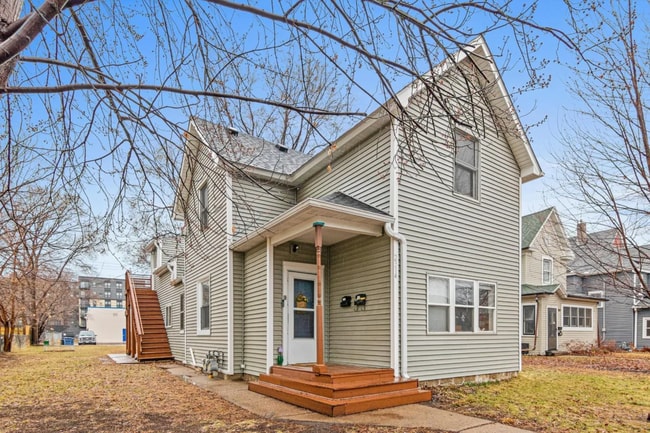 Photo - 2314 2nd St NE