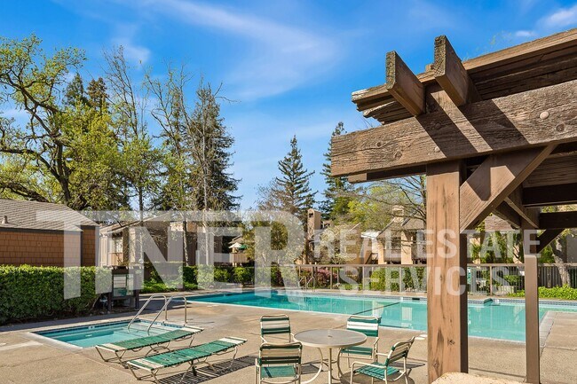 Photo - 730 Woodside Ln E Unidad #11
