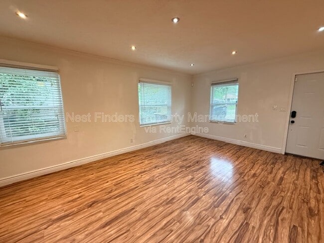 Photo - 2855 Ernest St