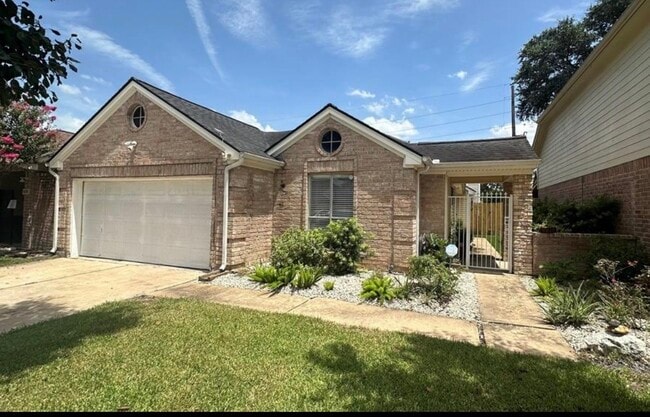 Building Photo - 4626 Green Trail Dr