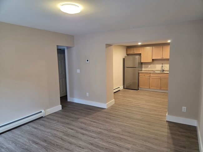 61 Malletts Bay Ave Unit A