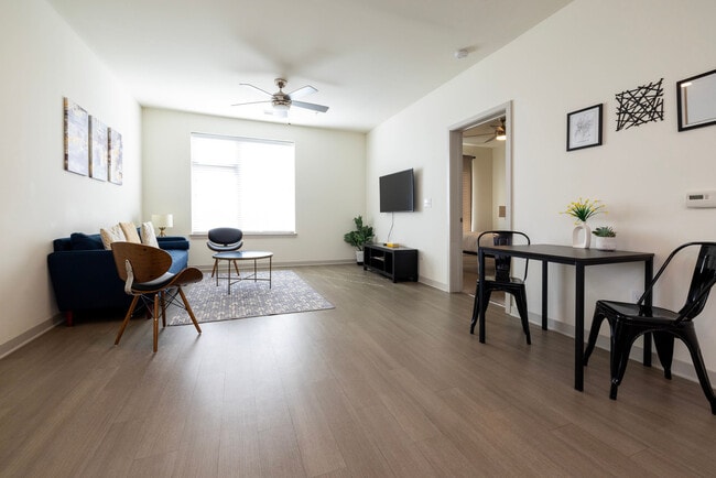 Photo - 633 E Main St Unidad ID1014628P