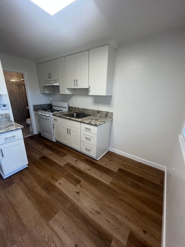 Photo - 334-336 E School St. Unit 336