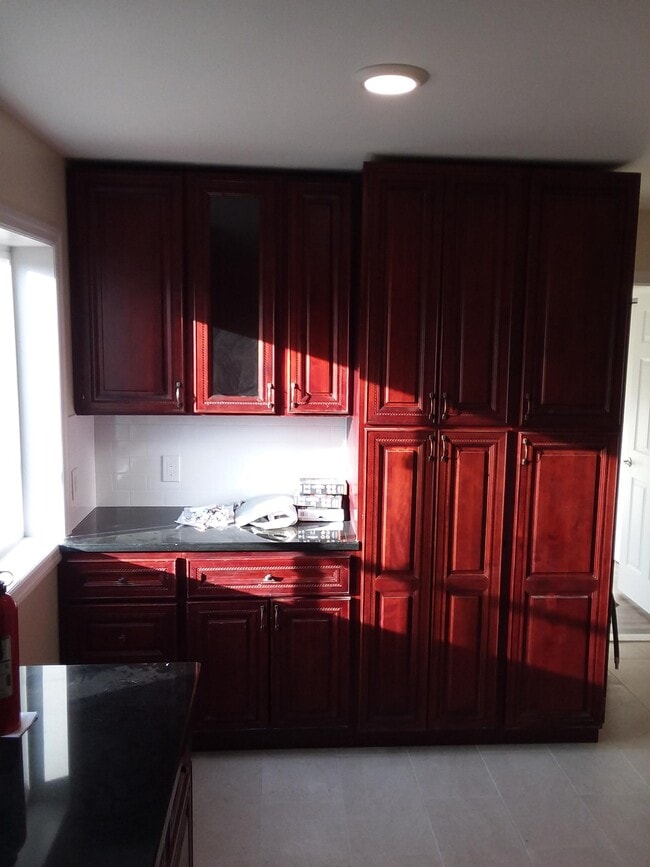 Building Photo - 2465 Lemoine Ave Unit B