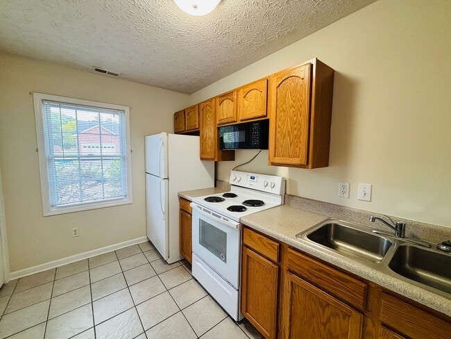 Photo - 409B Miller St SE