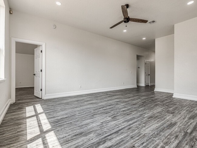 Photo - Newly remodeled home in Yukon!