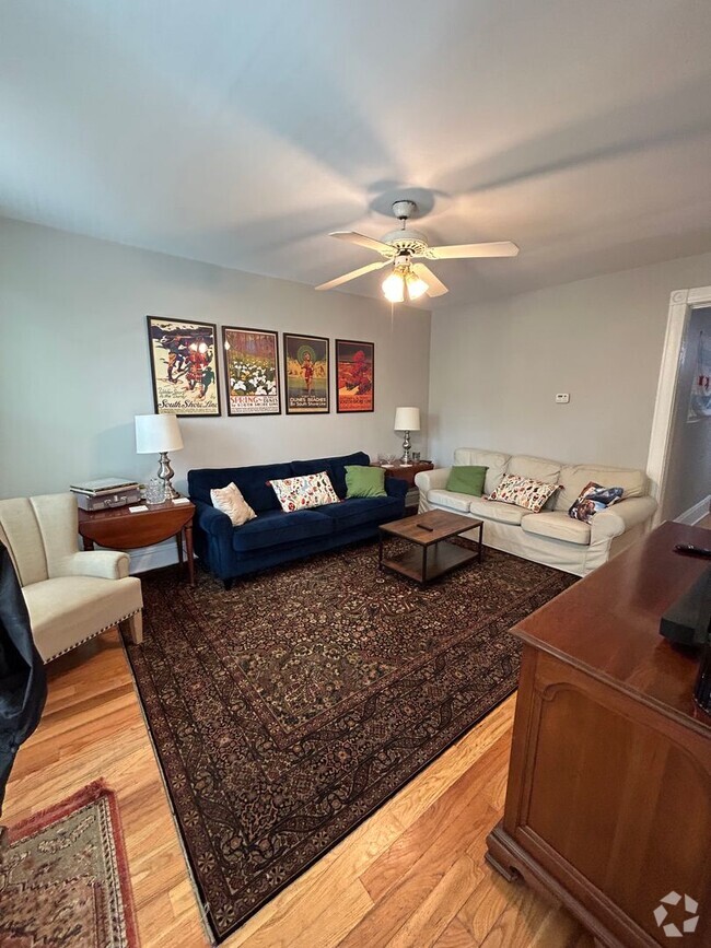 Building Photo - 2311 N Greenview Ave Unit 1F Rental