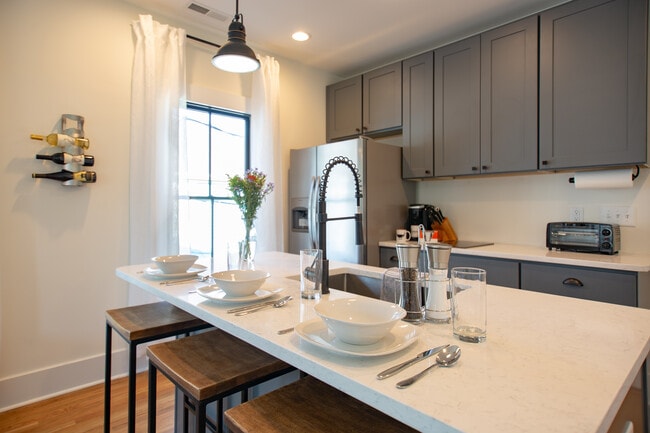 Photo - 1002 Lamond Ave Unidad 1BR Apartment Suite - East