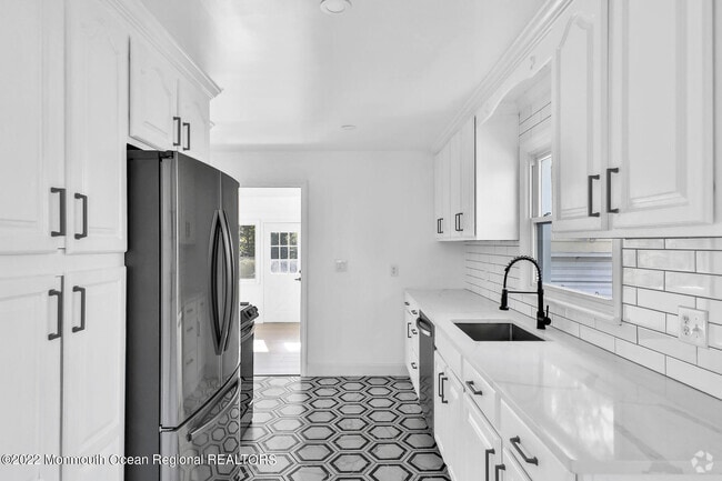 Building Photo - 65 Grand Ave Rental