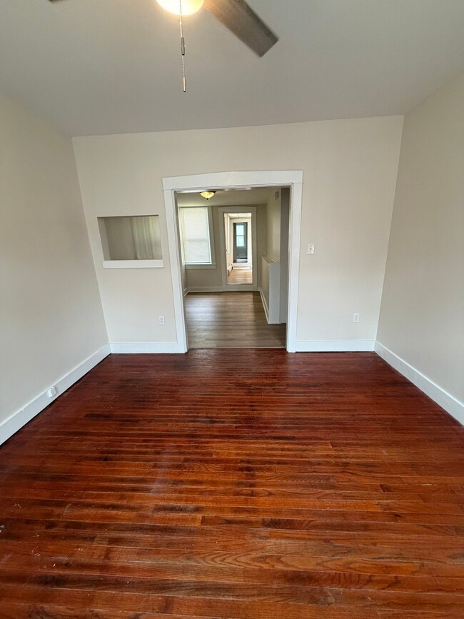 Living Room - 654 Poplar St