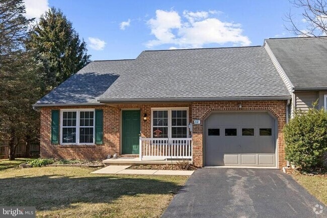 Building Photo - 12 Burr Oak Dr Rental