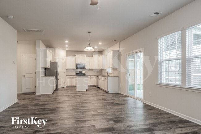 Photo - 272 Witch Hazel St