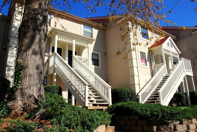 Building Photo - Spacious 2 Bedroom Condo Near Downtown Ath...