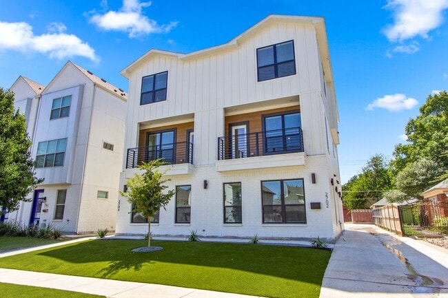 Building Photo - * MOVE IN SUMMER 7/24/207 * 5 Bed 5.5 Bath... Rental