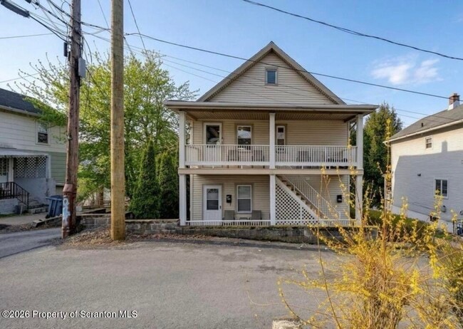 Building Photo - 641 E Elm St