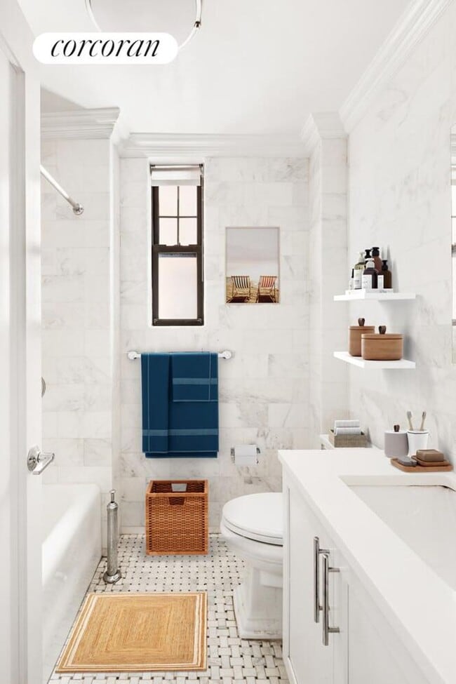 Photo - 23 W 73rd St