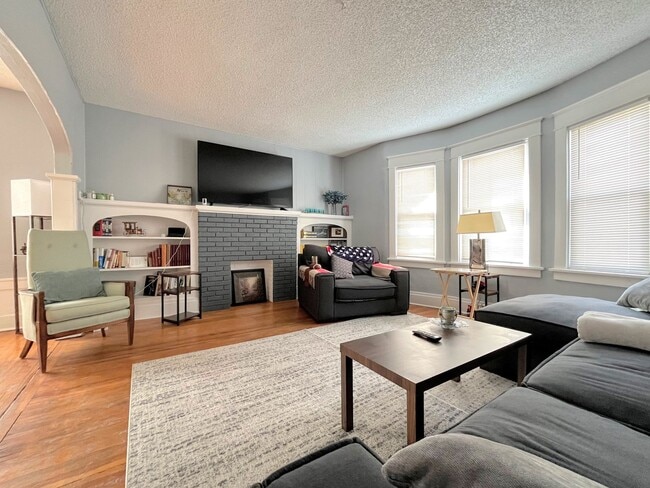 Building Photo - 497 Colvin Ave Unit 2