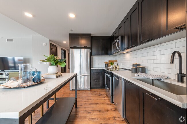 2BR, 2BA - 1,291 SQ FT