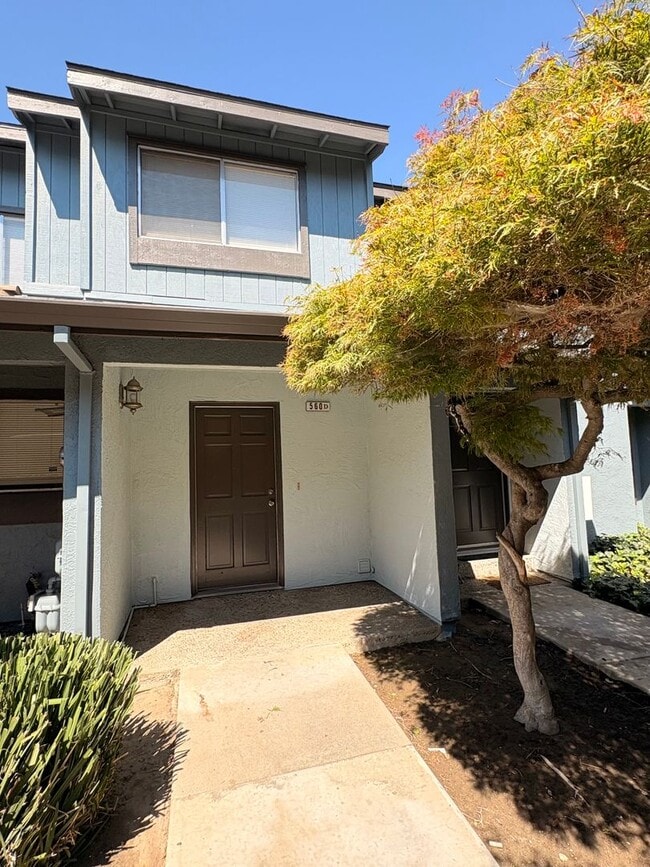 Building Photo - 3 bedroom Townhouse in a gated community