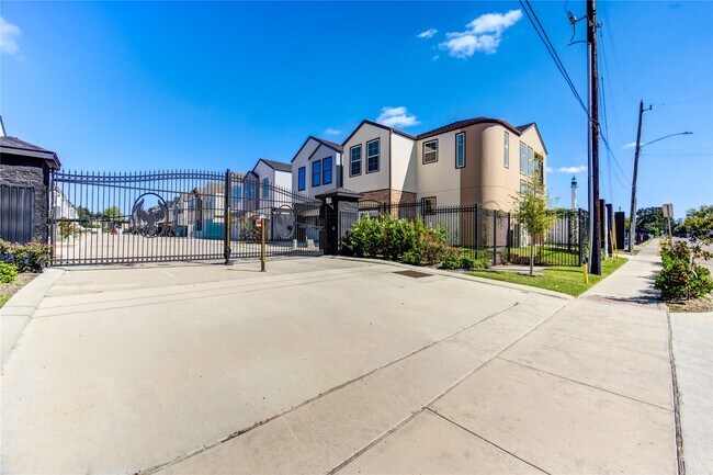 Photo - 2928 El Fenice Ln