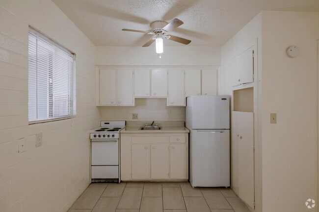 1BR, 1BA - 500SF - Kitchen