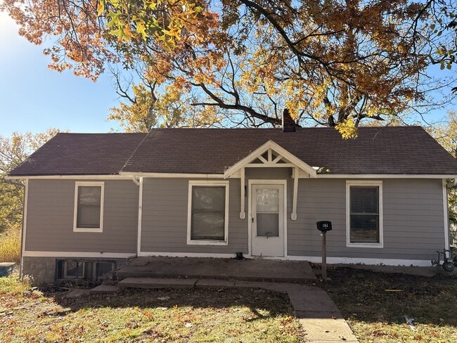 Building Photo - 182 Novak St