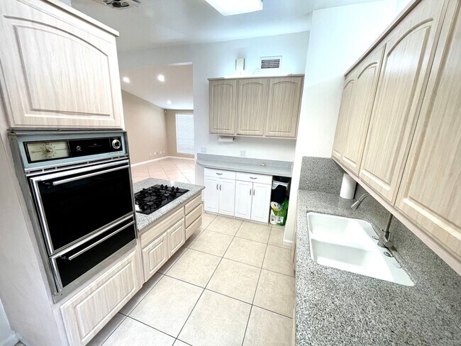 Photo - Beautiful house, 2bd+den/1.5ba HOME on the hillside of Granada Hills.